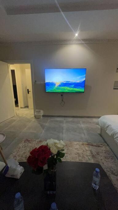 استديو انيق بموقع مميز Apartment *